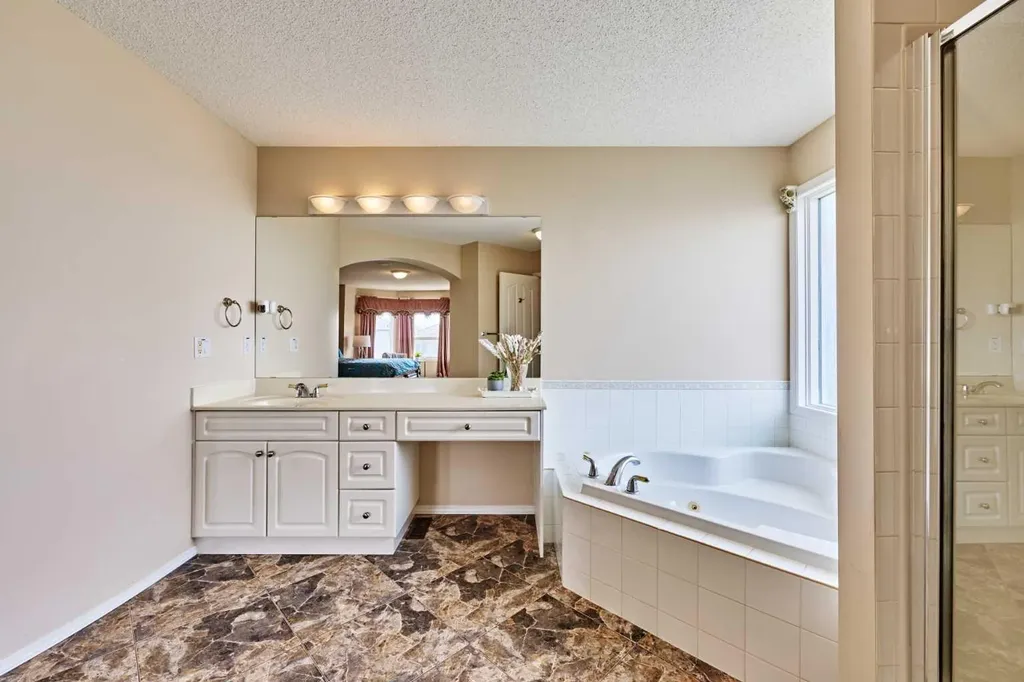 46 Hampstead Manor NW Calgary AB T3A 6A2