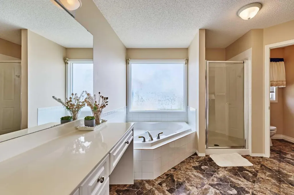 46 Hampstead Manor NW Calgary AB T3A 6A2