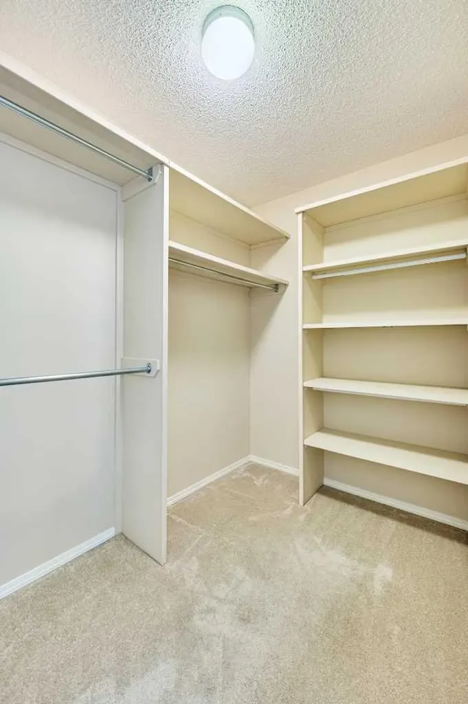 46 Hampstead Manor NW Calgary AB T3A 6A2