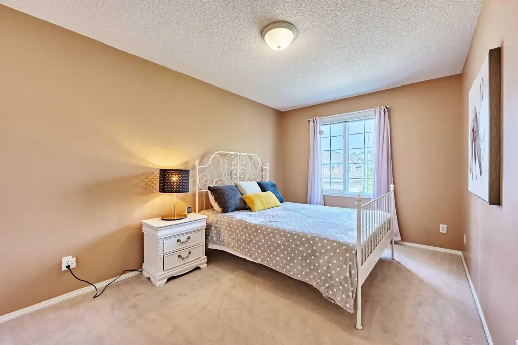 46 Hampstead Manor NW Calgary AB T3A 6A2
