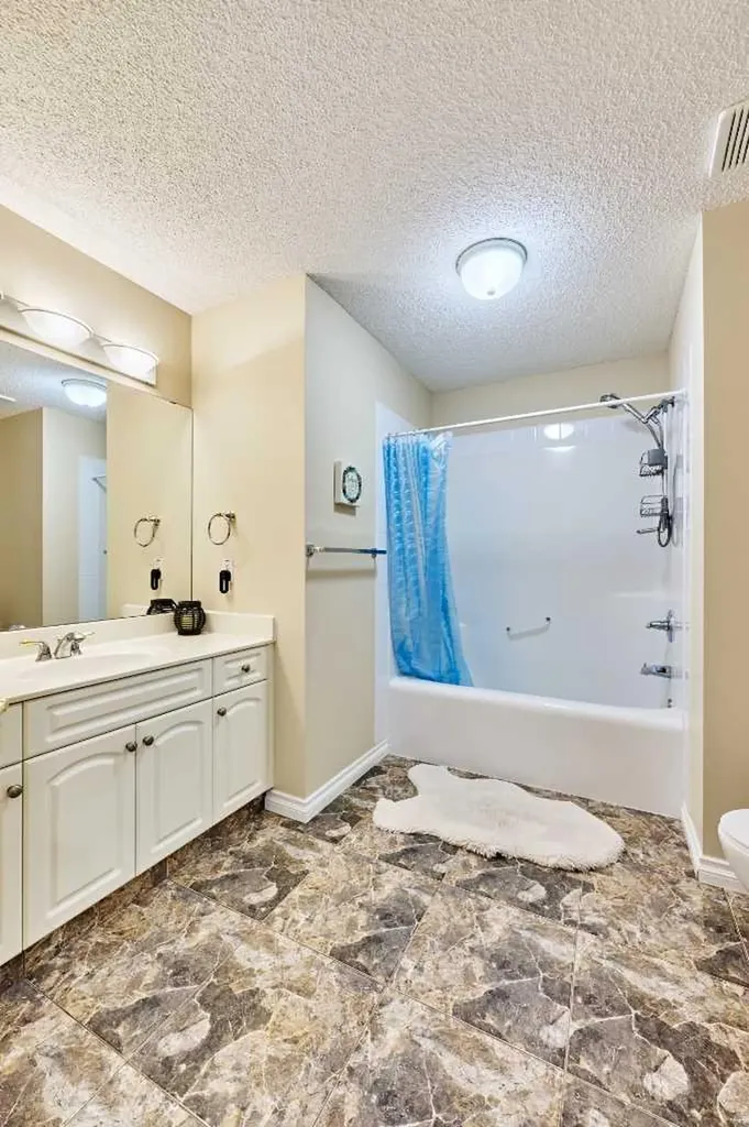46 Hampstead Manor NW Calgary AB T3A 6A2