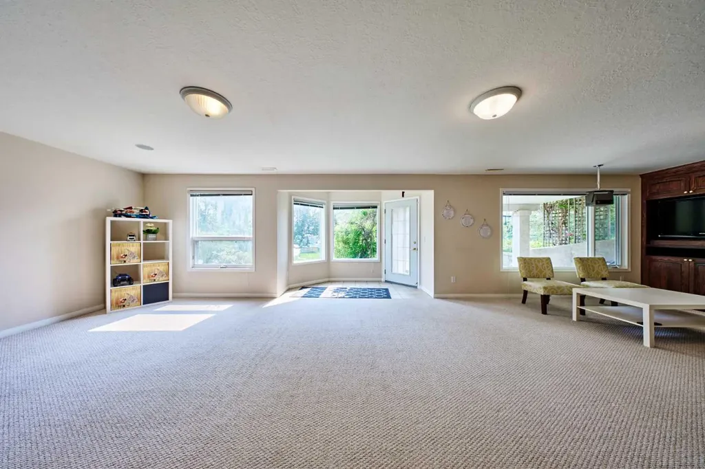 46 Hampstead Manor NW Calgary AB T3A 6A2