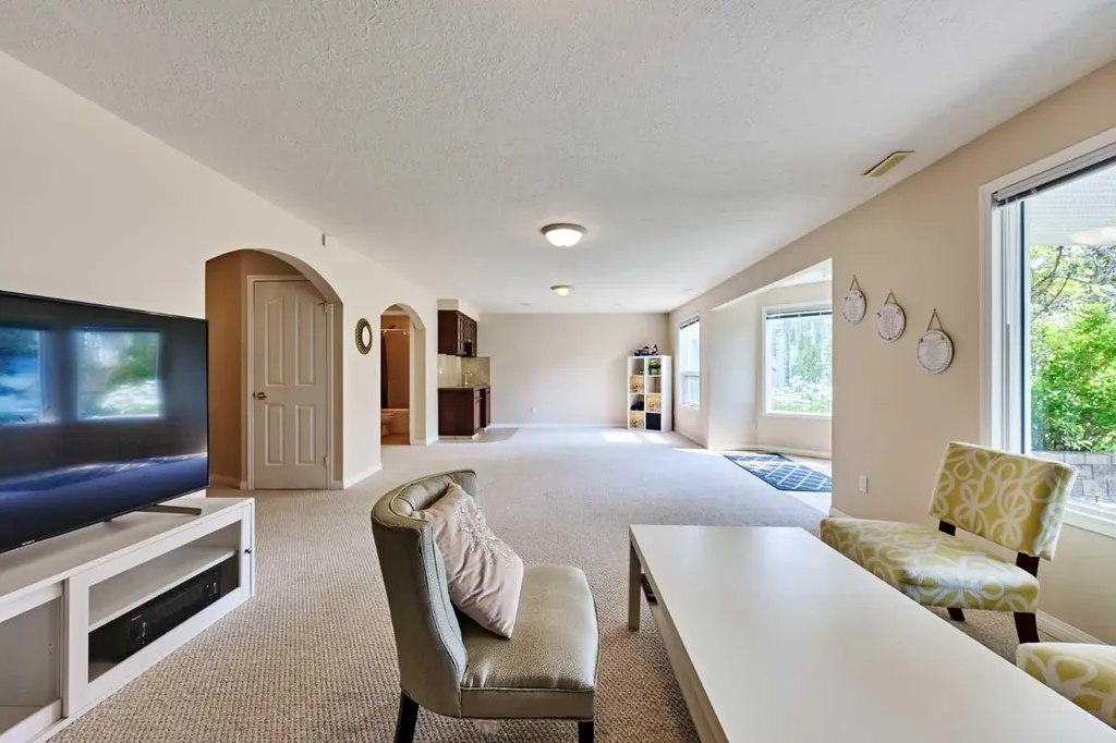 46 Hampstead Manor NW Calgary AB T3A 6A2