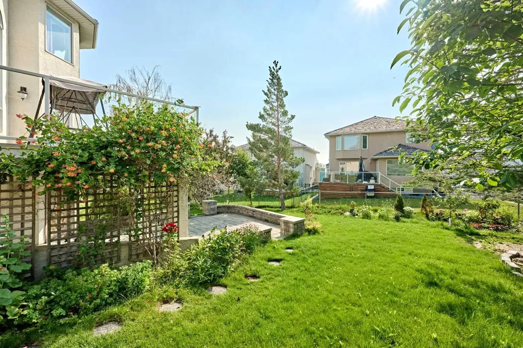 46 Hampstead Manor NW Calgary AB T3A 6A2