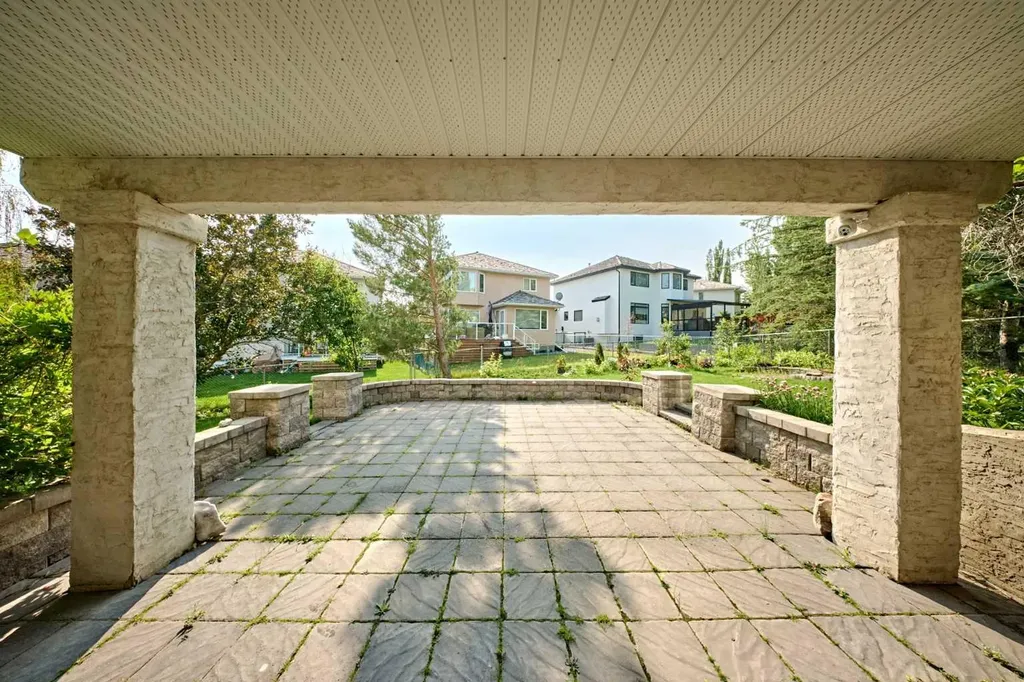 46 Hampstead Manor NW Calgary AB T3A 6A2