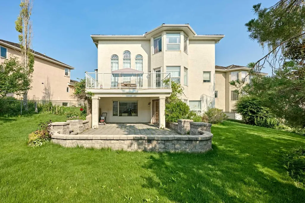 46 Hampstead Manor NW Calgary AB T3A 6A2