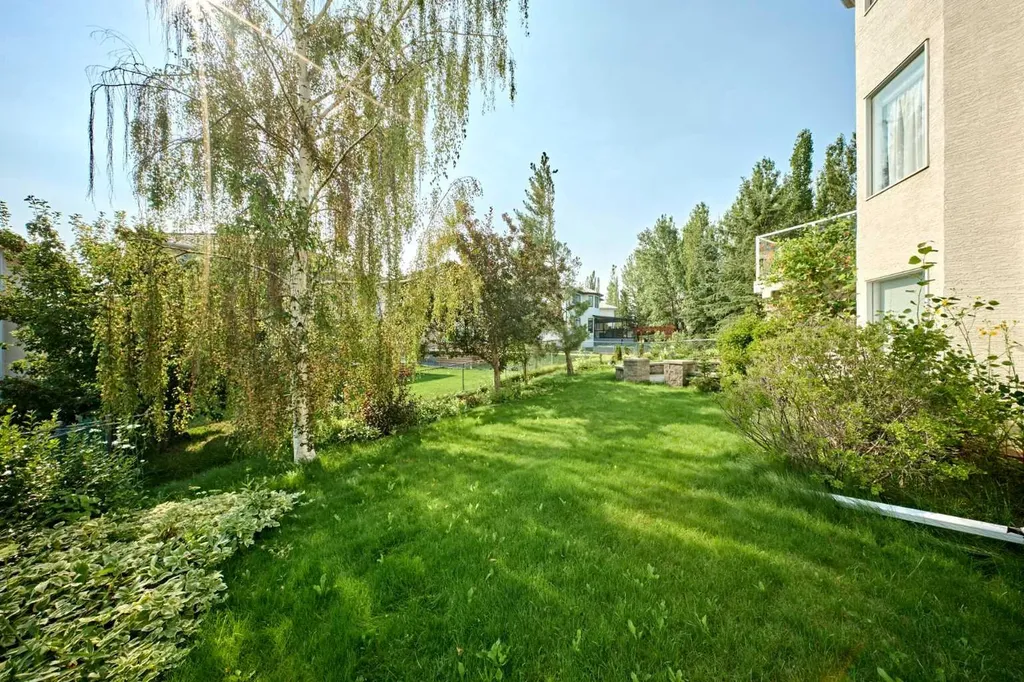 46 Hampstead Manor NW Calgary AB T3A 6A2