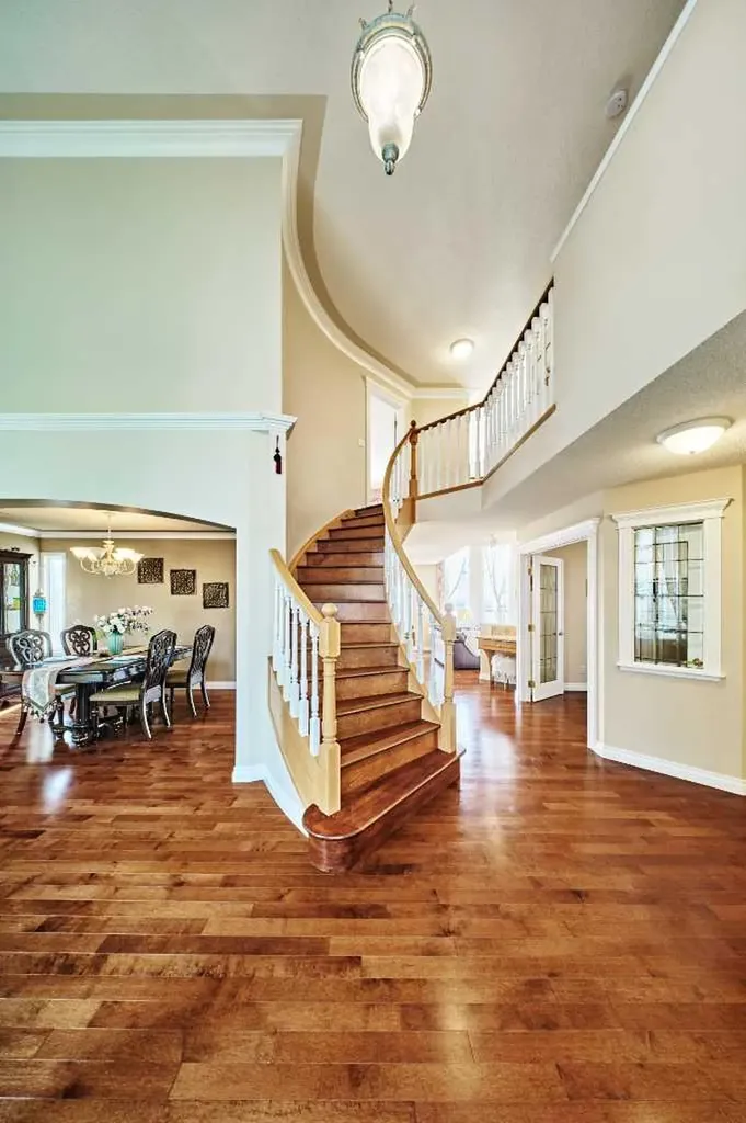 46 Hampstead Manor NW Calgary AB T3A 6A2