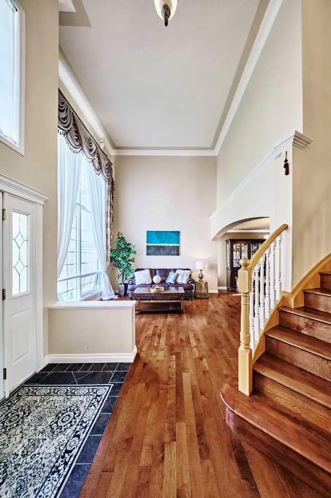 46 Hampstead Manor NW Calgary AB T3A 6A2