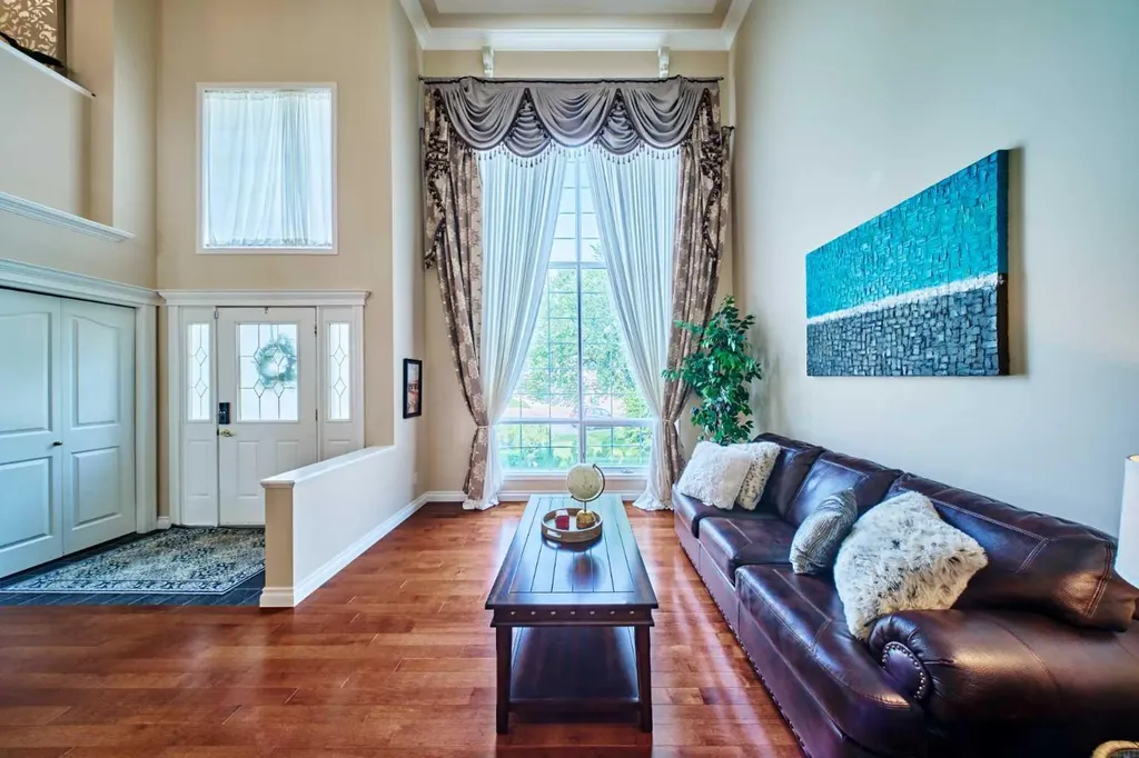 46 Hampstead Manor NW Calgary AB T3A 6A2
