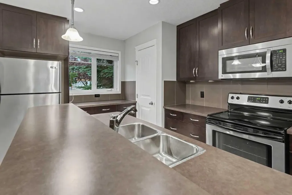 127 Prestwick Villas SE Calgary AB T2Z3S4