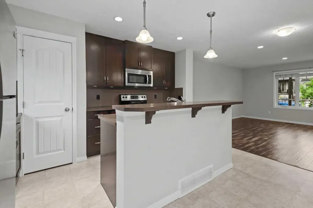 127 Prestwick Villas SE Calgary AB T2Z3S4