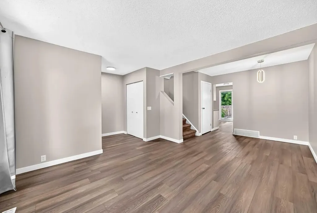 96 Erin Woods Boulevard SE Calgary AB t2b 2r1