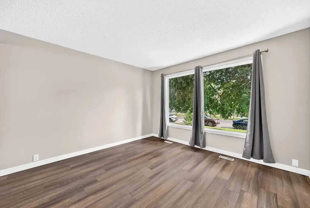 96 Erin Woods Boulevard SE Calgary AB t2b 2r1
