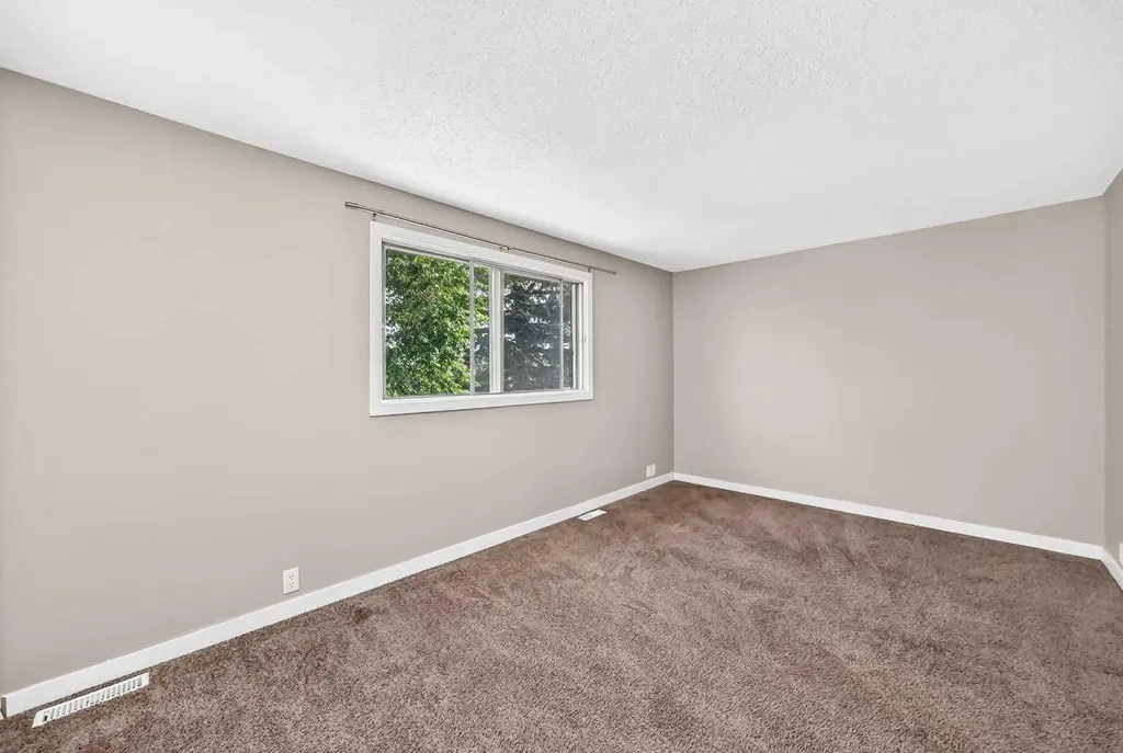 96 Erin Woods Boulevard SE Calgary AB t2b 2r1