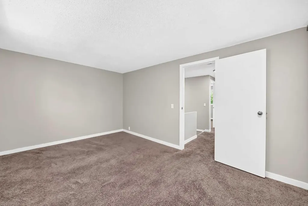 96 Erin Woods Boulevard SE Calgary AB t2b 2r1
