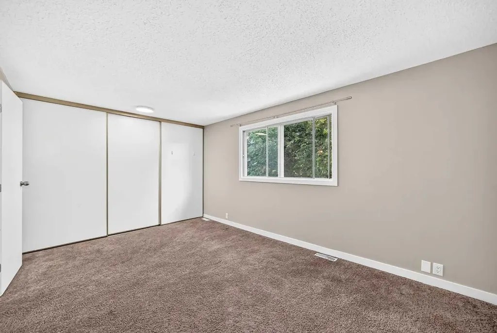 96 Erin Woods Boulevard SE Calgary AB t2b 2r1