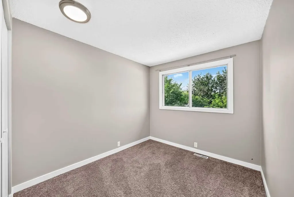 96 Erin Woods Boulevard SE Calgary AB t2b 2r1