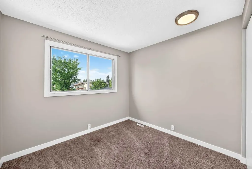 96 Erin Woods Boulevard SE Calgary AB t2b 2r1