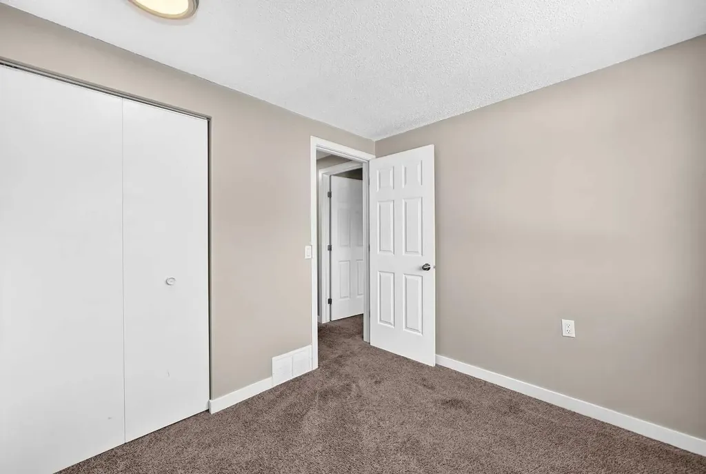 96 Erin Woods Boulevard SE Calgary AB t2b 2r1