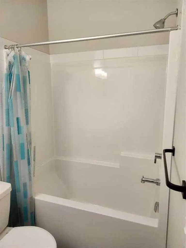 24 Silverton Glen Green SW Calgary AB T2X5B8