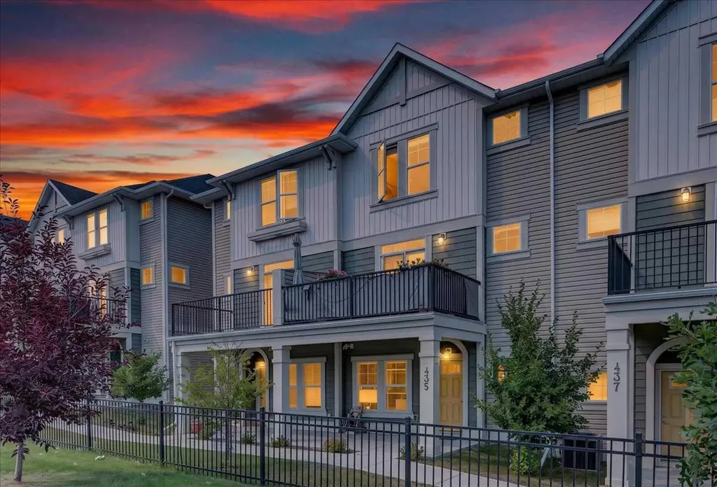 435 South Point Lane SW Airdrie AB T4B 5G8