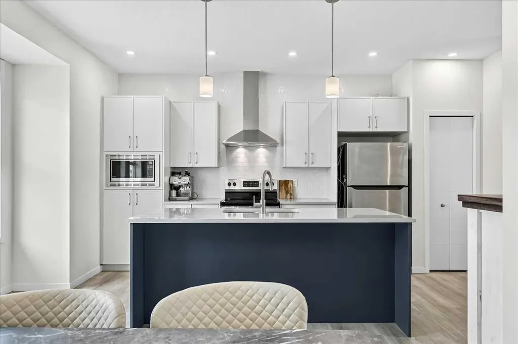 435 South Point Lane SW Airdrie AB T4B 5G8