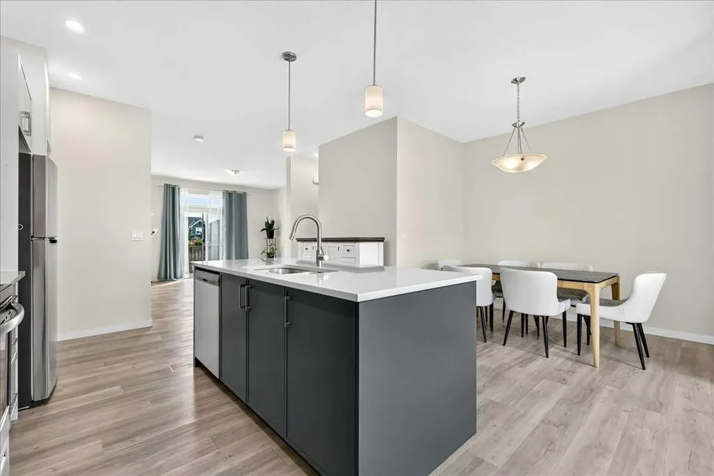 435 South Point Lane SW Airdrie AB T4B 5G8