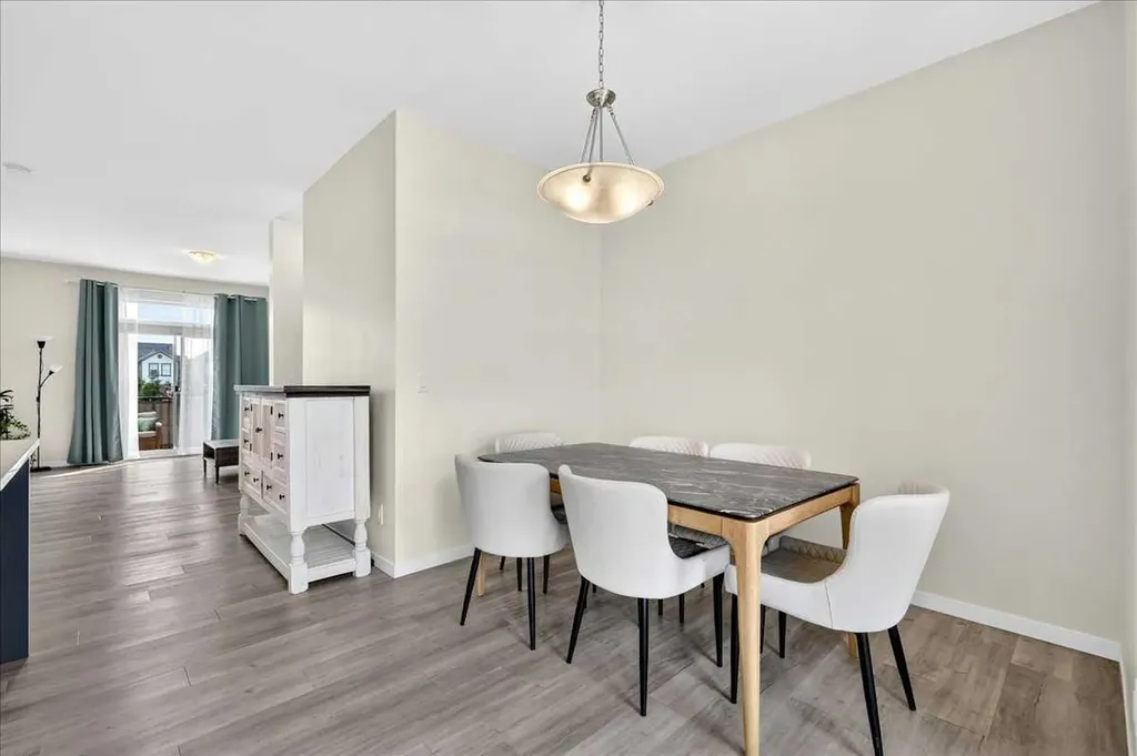 435 South Point Lane SW Airdrie AB T4B 5G8