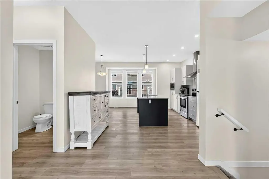 435 South Point Lane SW Airdrie AB T4B 5G8