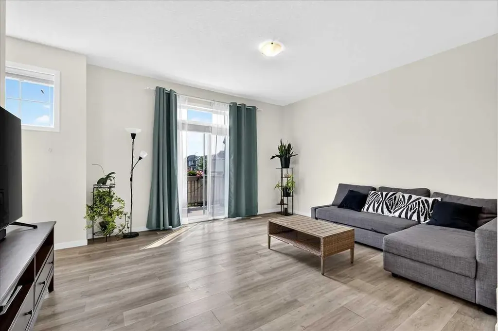 435 South Point Lane SW Airdrie AB T4B 5G8