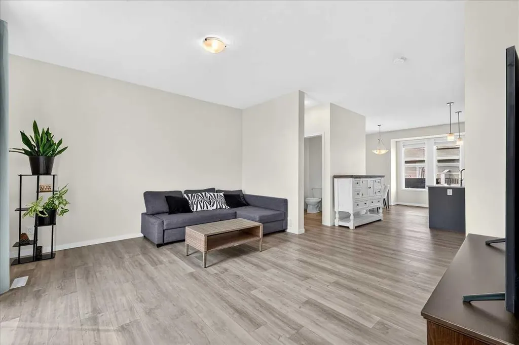 435 South Point Lane SW Airdrie AB T4B 5G8