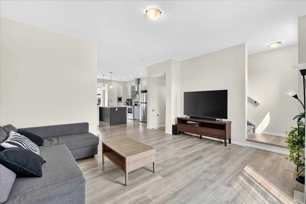 435 South Point Lane SW Airdrie AB T4B 5G8