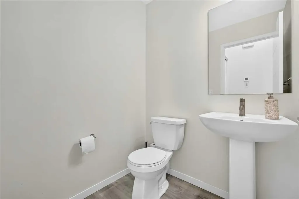 435 South Point Lane SW Airdrie AB T4B 5G8
