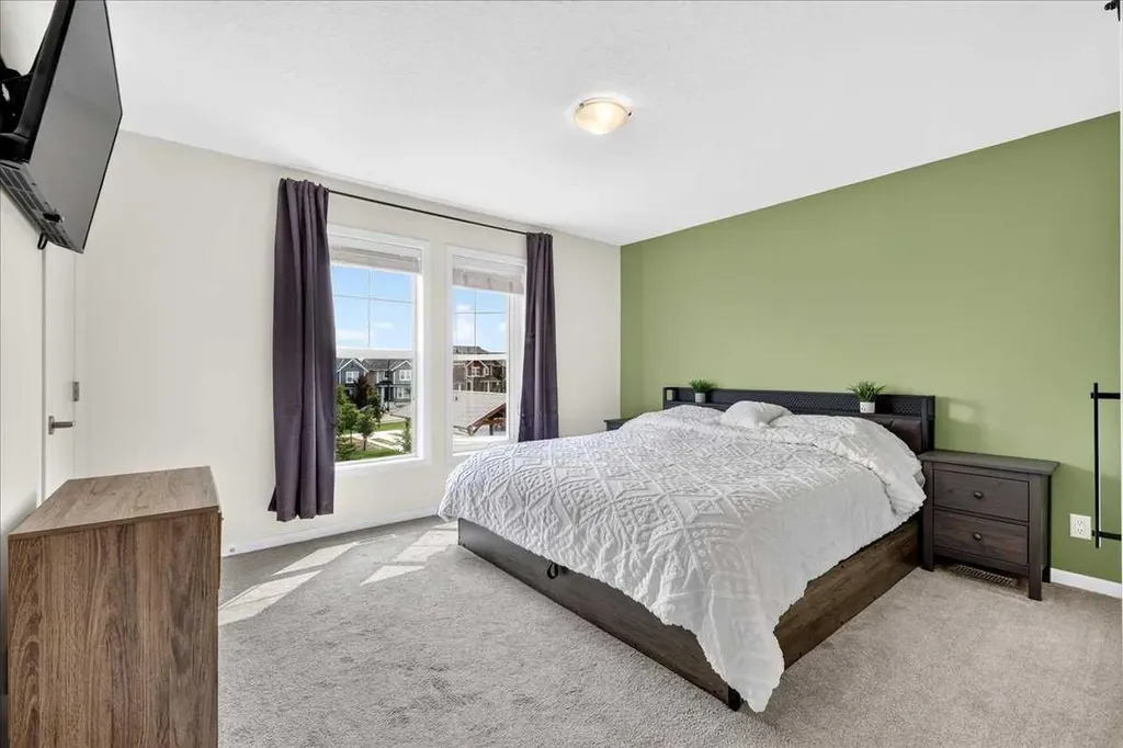 435 South Point Lane SW Airdrie AB T4B 5G8