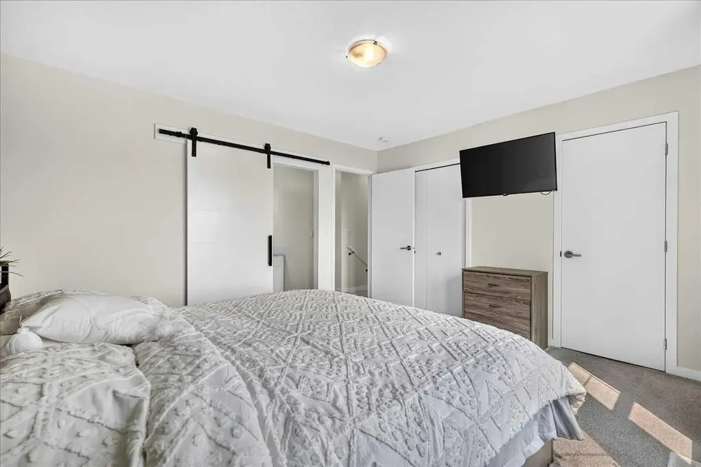 435 South Point Lane SW Airdrie AB T4B 5G8