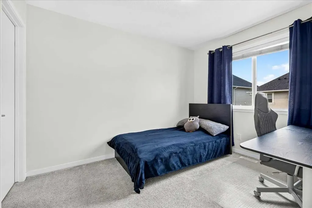 435 South Point Lane SW Airdrie AB T4B 5G8
