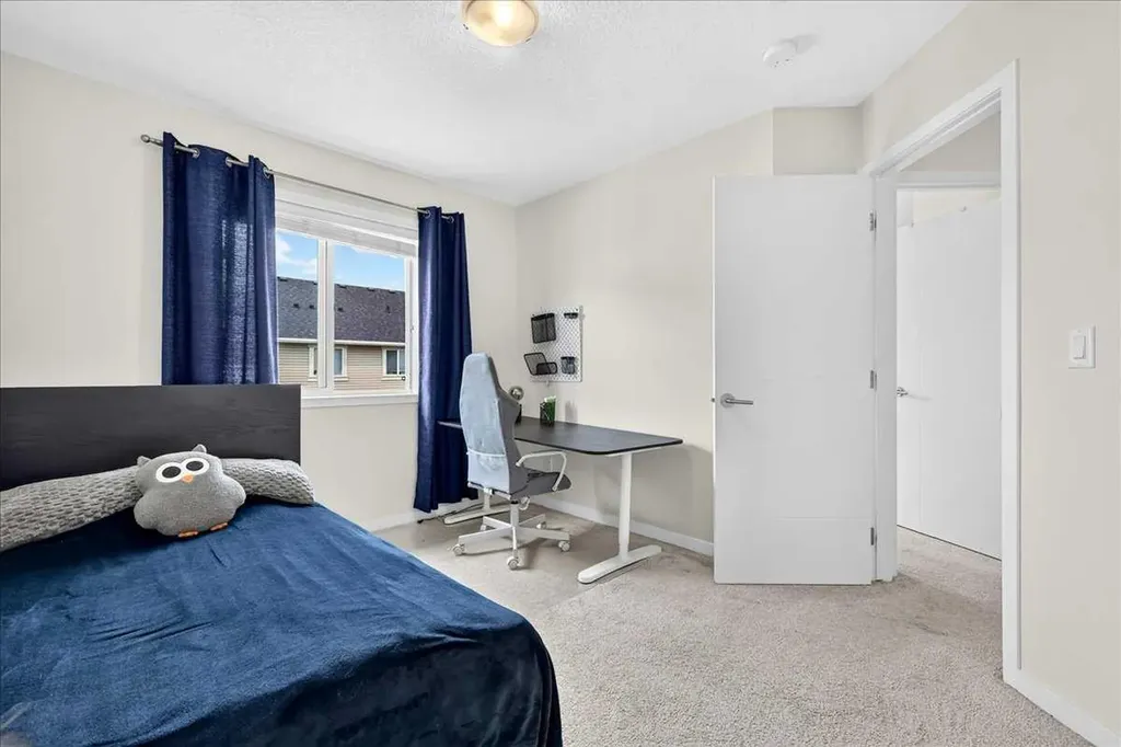 435 South Point Lane SW Airdrie AB T4B 5G8