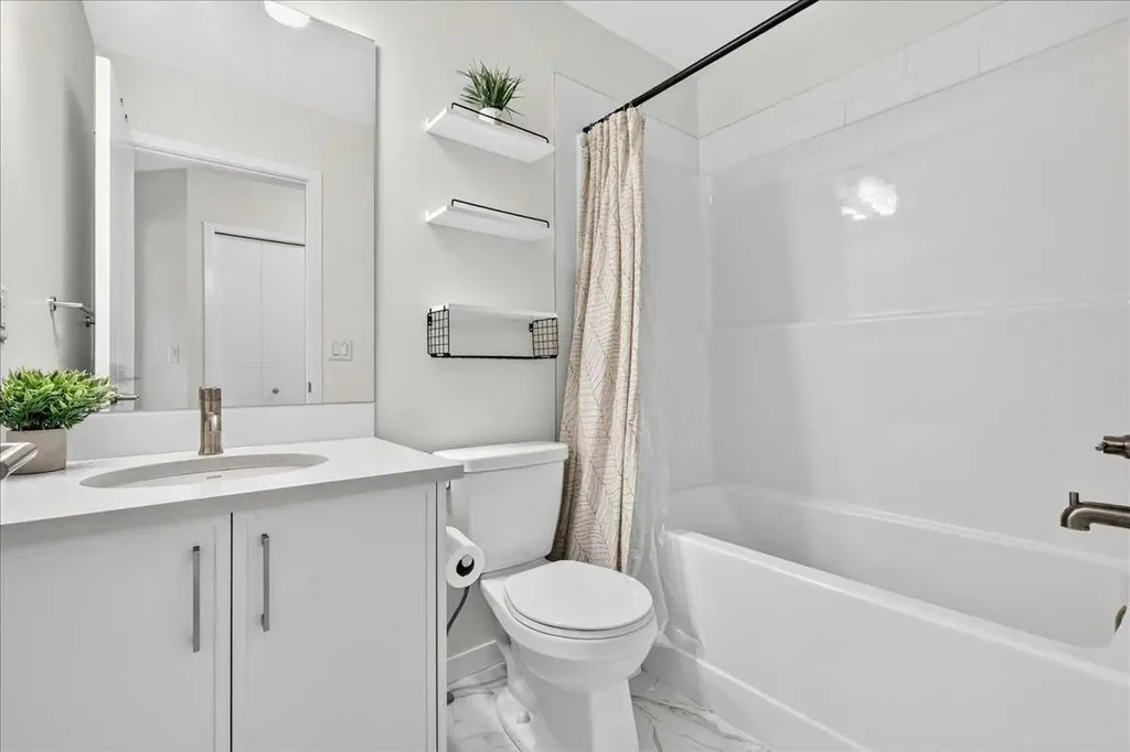 435 South Point Lane SW Airdrie AB T4B 5G8