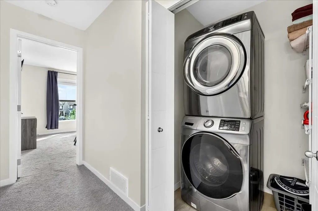 435 South Point Lane SW Airdrie AB T4B 5G8