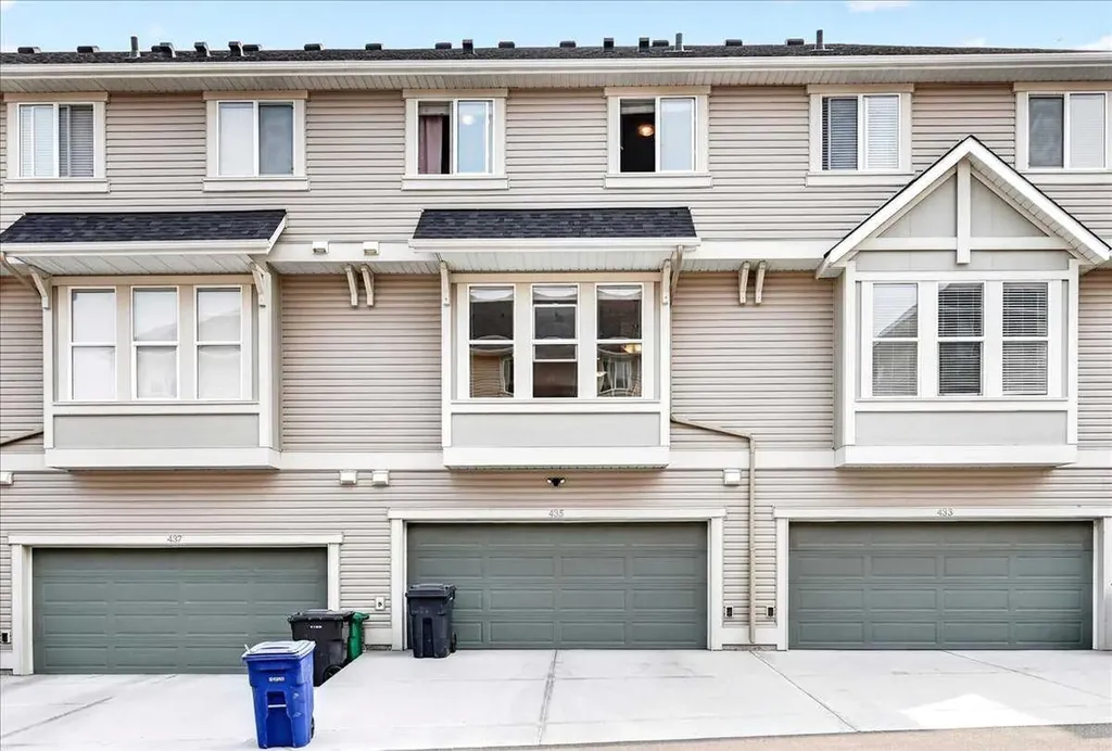 435 South Point Lane SW Airdrie AB T4B 5G8