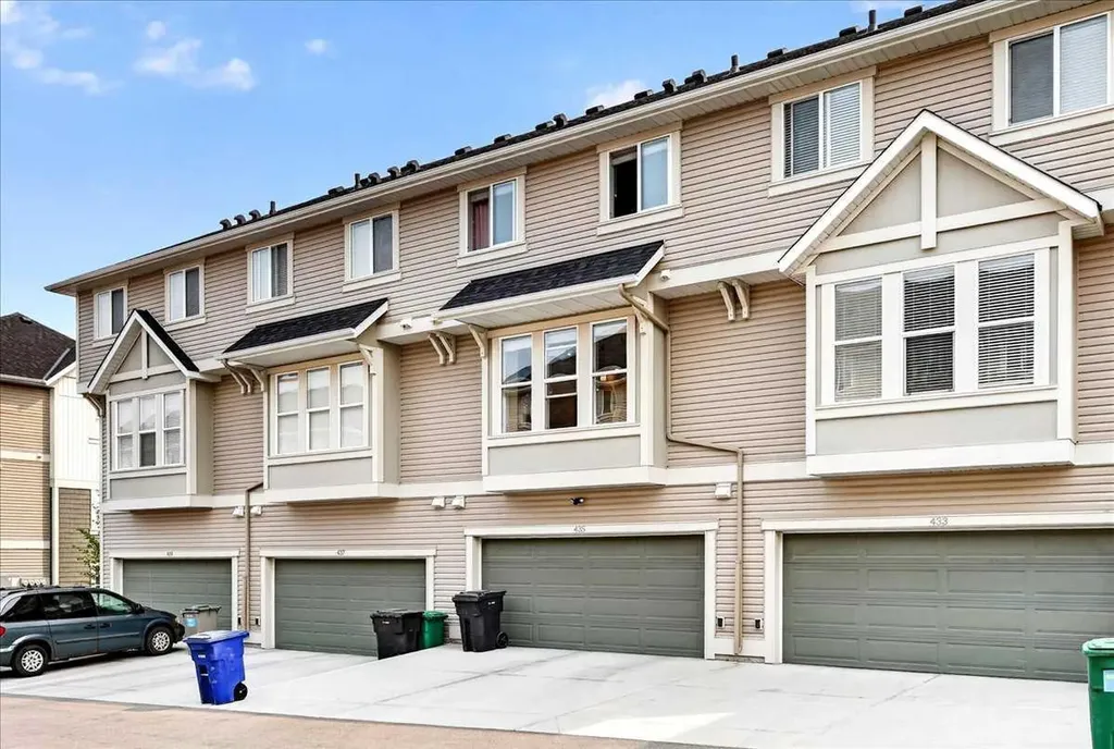 435 South Point Lane SW Airdrie AB T4B 5G8