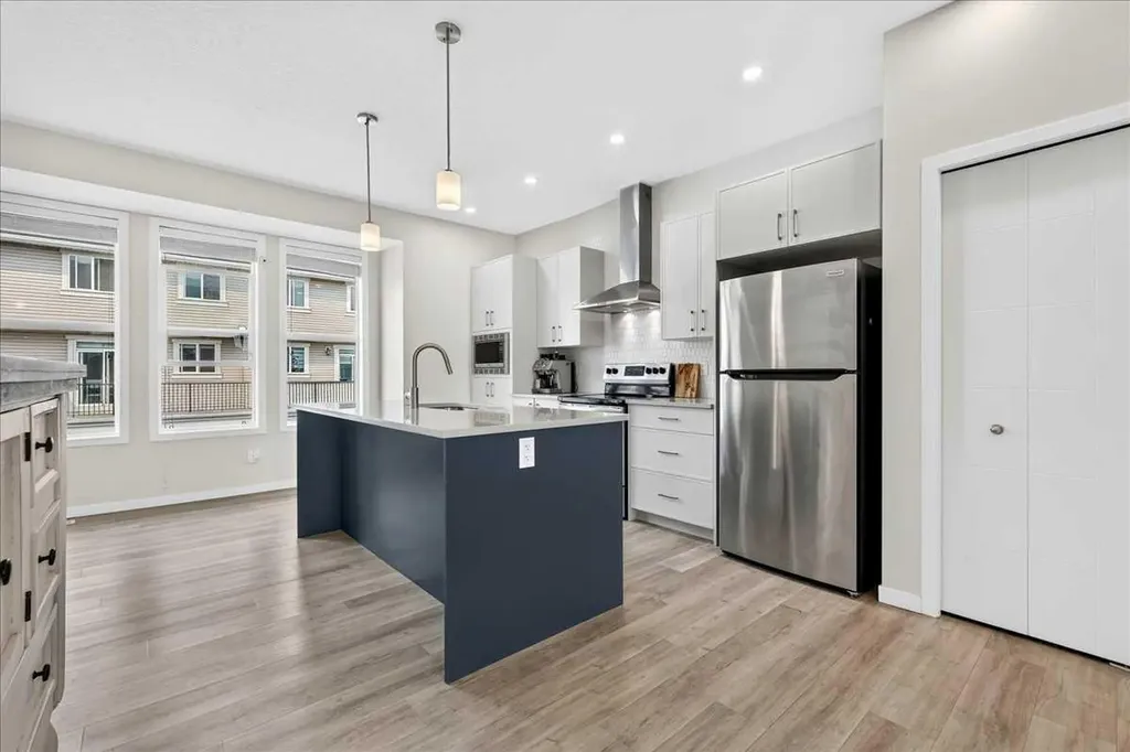 435 South Point Lane SW Airdrie AB T4B 5G8