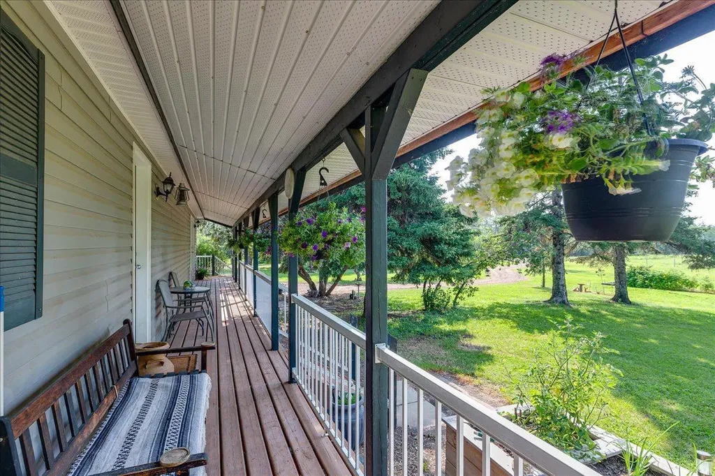 430030 Range Road 242a Rural Ponoka County AB T4J 1R1