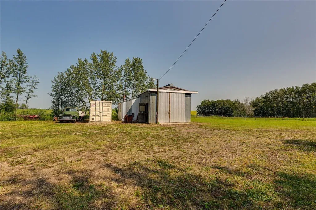 430030 Range Road 242a Rural Ponoka County AB T4J 1R1