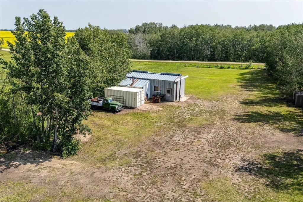 430030 Range Road 242a Rural Ponoka County AB T4J 1R1