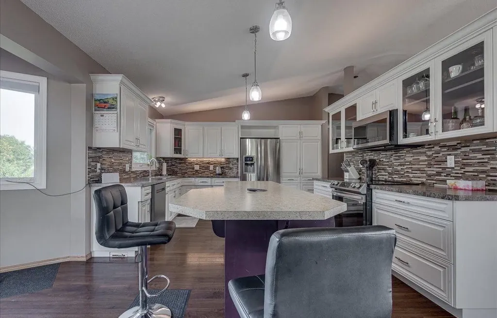 3908 39 Street Close Ponoka AB T4J 1A9