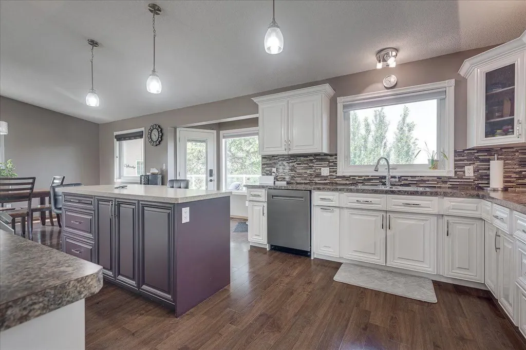 3908 39 Street Close Ponoka AB T4J 1A9