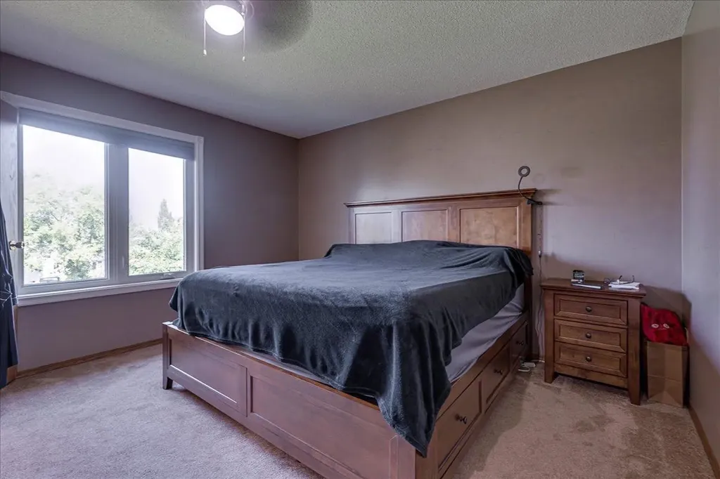 3908 39 Street Close Ponoka AB T4J 1A9