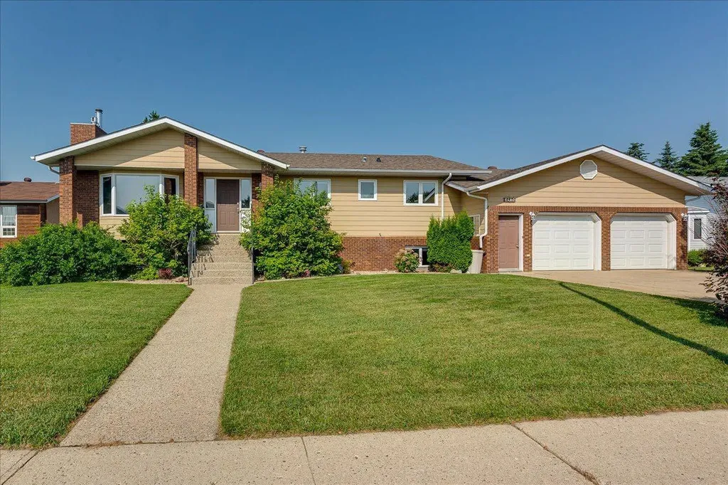 3908 39 Street Close Ponoka AB T4J 1A9